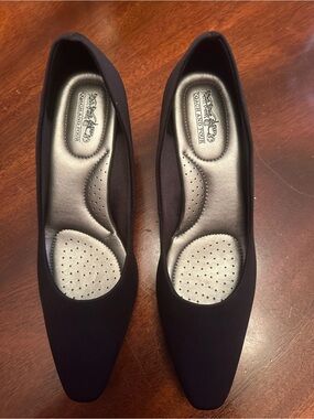 NEW COACH AND FOUR black fabric 2’ heel pumps
